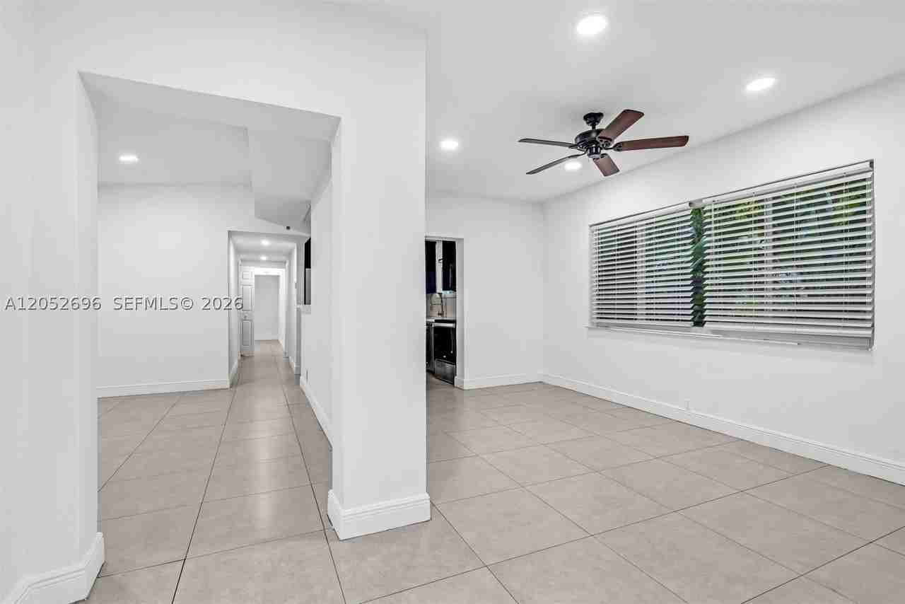 1580 Ne 139th St - Photo 5 of 36