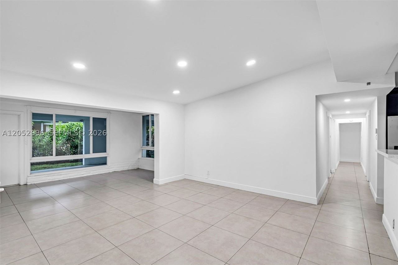 1580 Ne 139th St - Photo 6 of 36