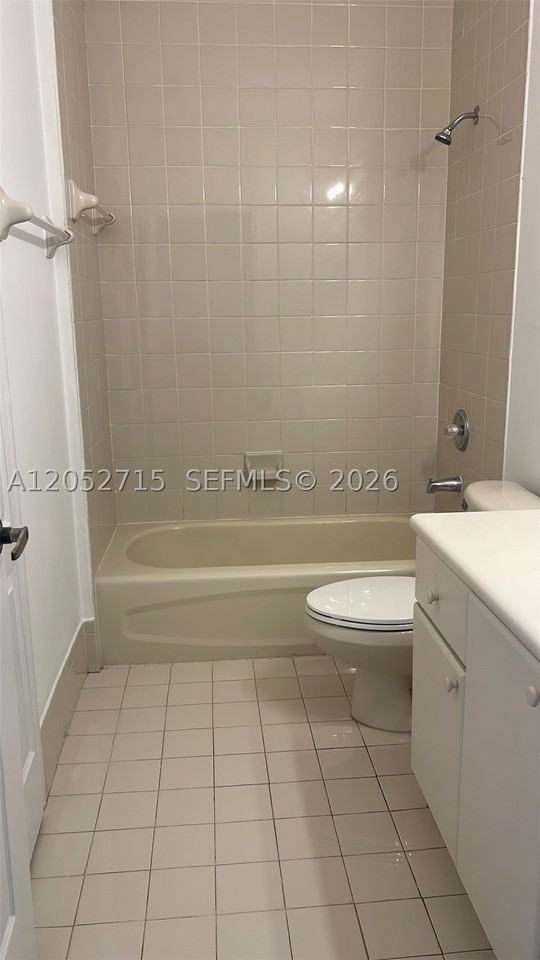 7200 Nw 177th St #206-7 - Photo 4 of 10