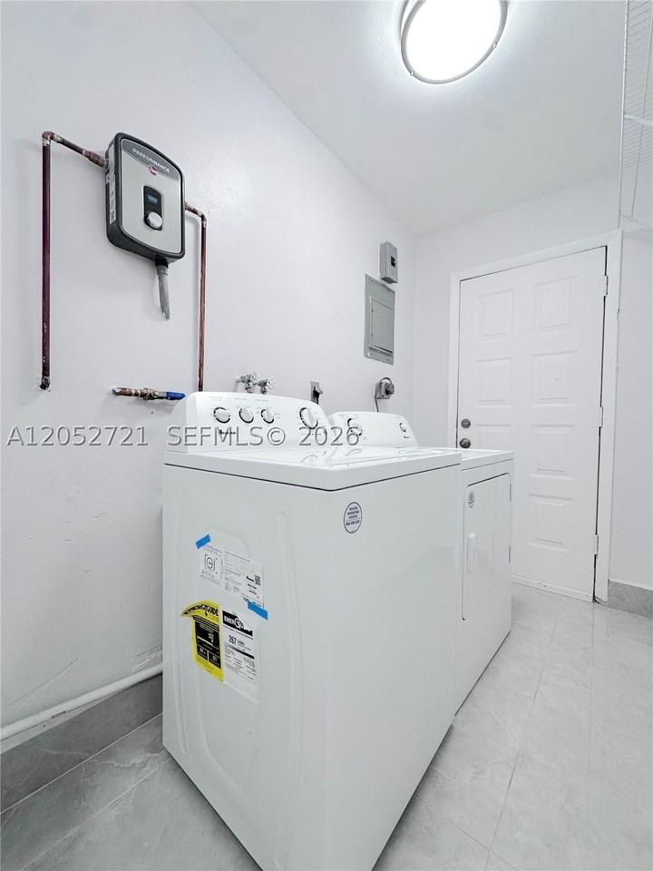 940 Nw 32nd Ct - Photo 6 of 7