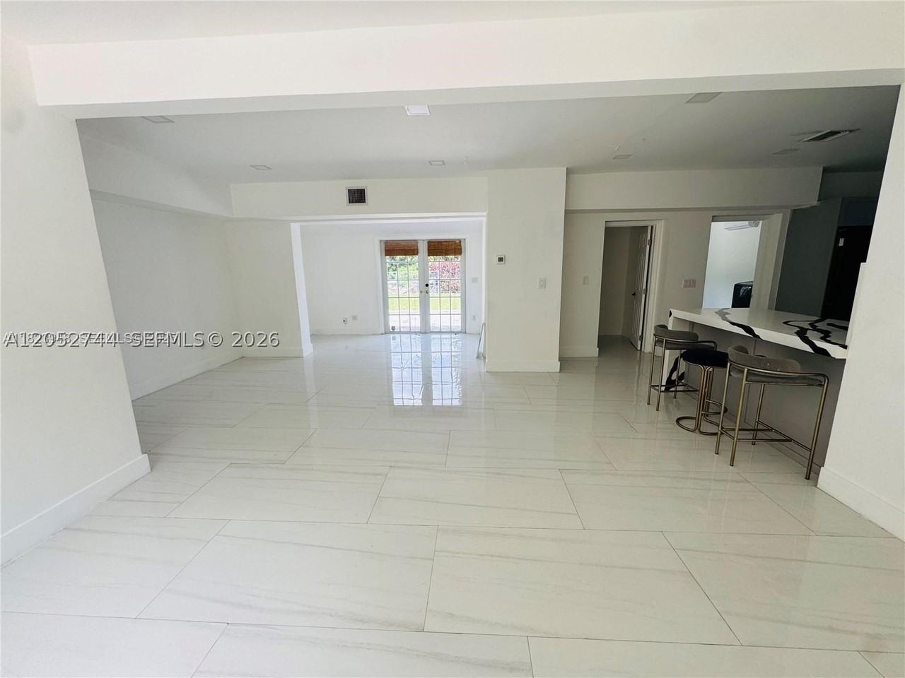 516 La Villa Dr - Photo 2 of 14
