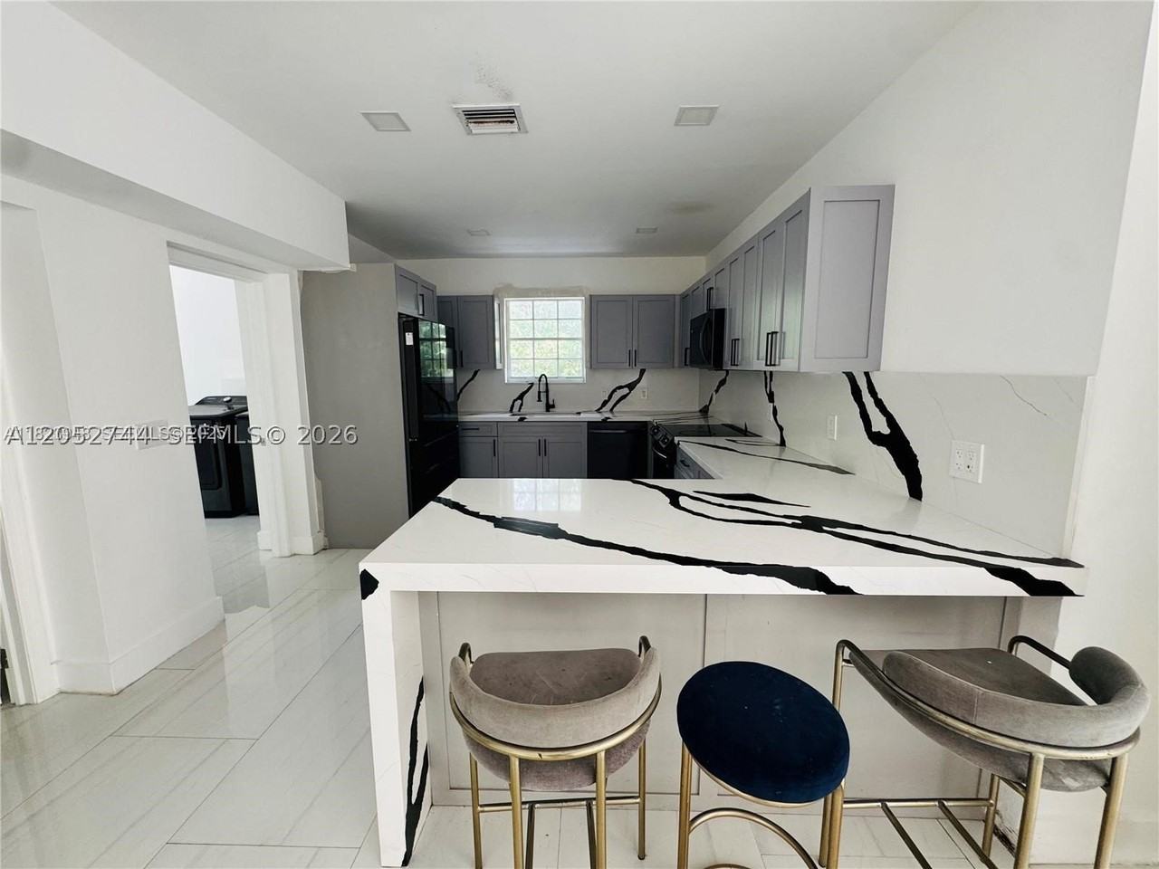 516 La Villa Dr - Photo 3 of 14
