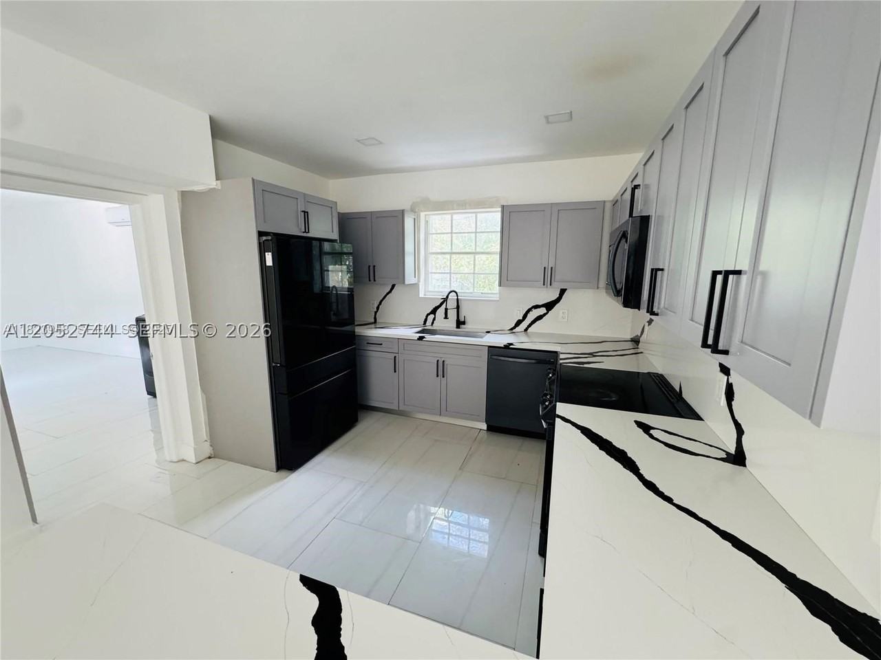 516 La Villa Dr - Photo 4 of 14