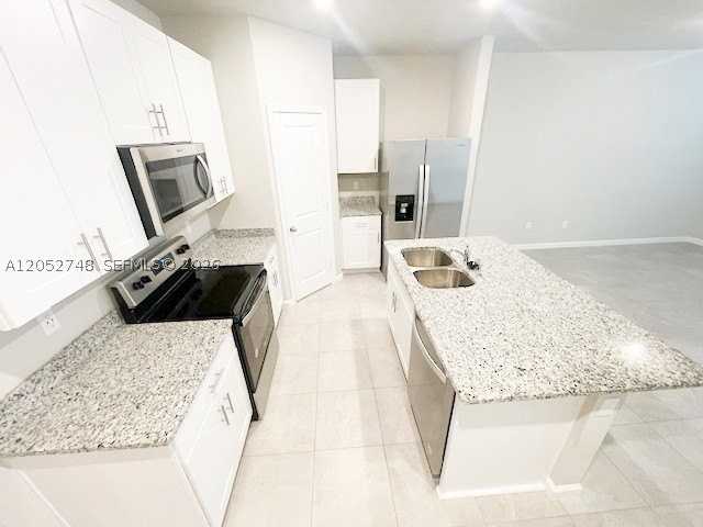 3939 Se Mentmore Ln #3939 - Photo 4 of 37