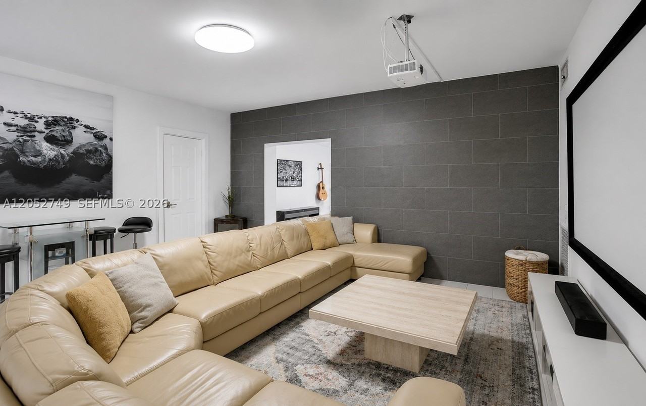 6790 Sw 54th St - Photo 5 of 18