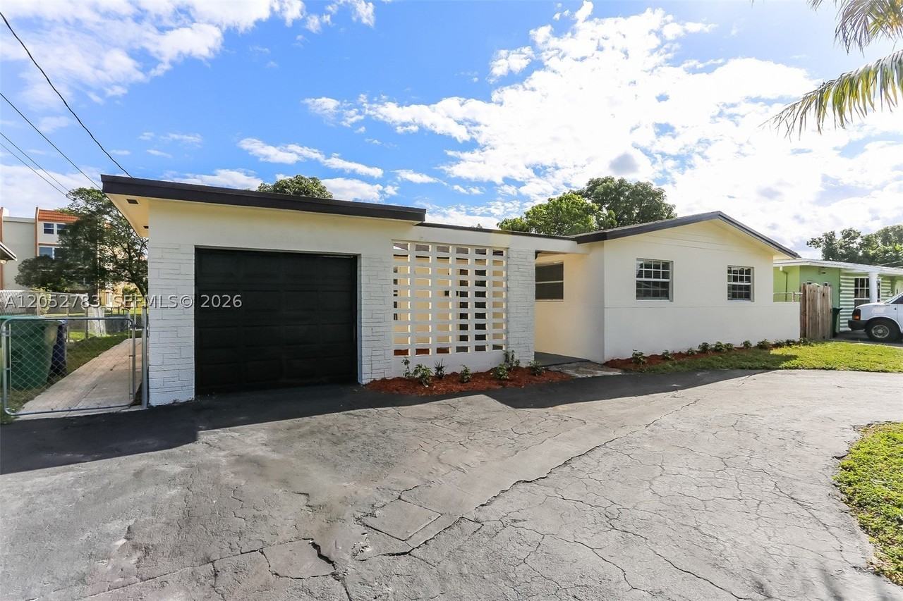 2230 Nw 42nd Ave - Photo 2 of 15