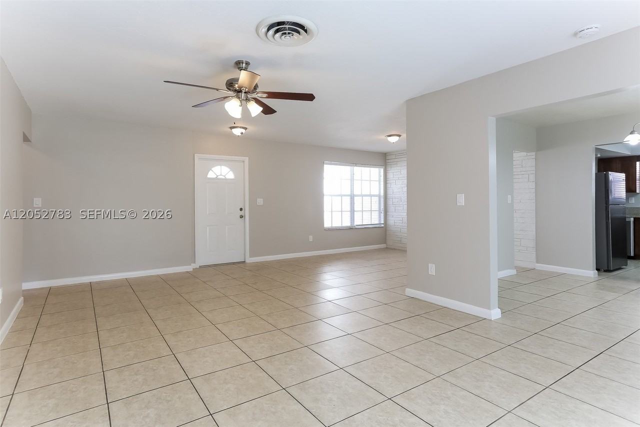 2230 Nw 42nd Ave - Photo 3 of 15