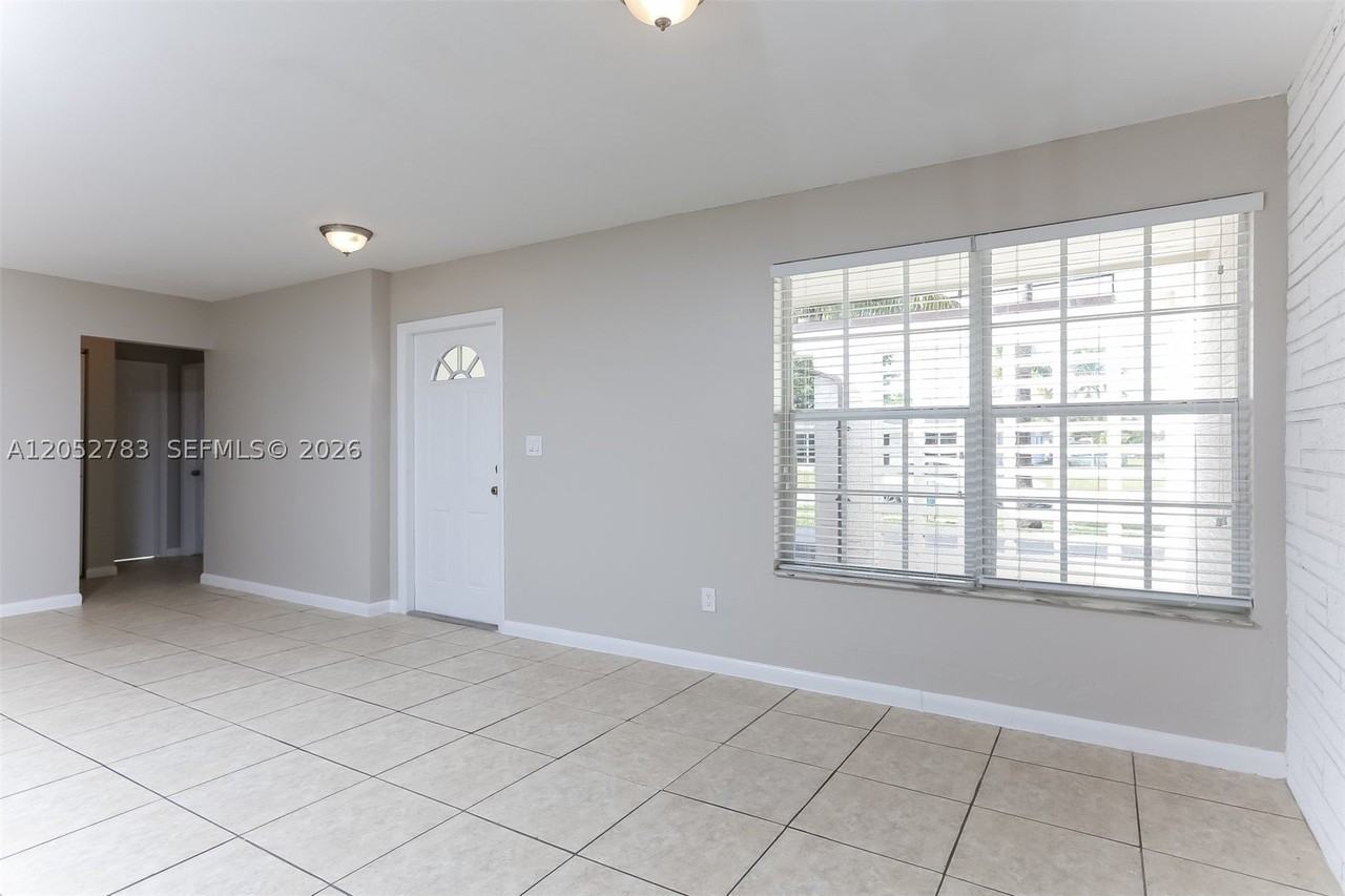 2230 Nw 42nd Ave - Photo 4 of 15