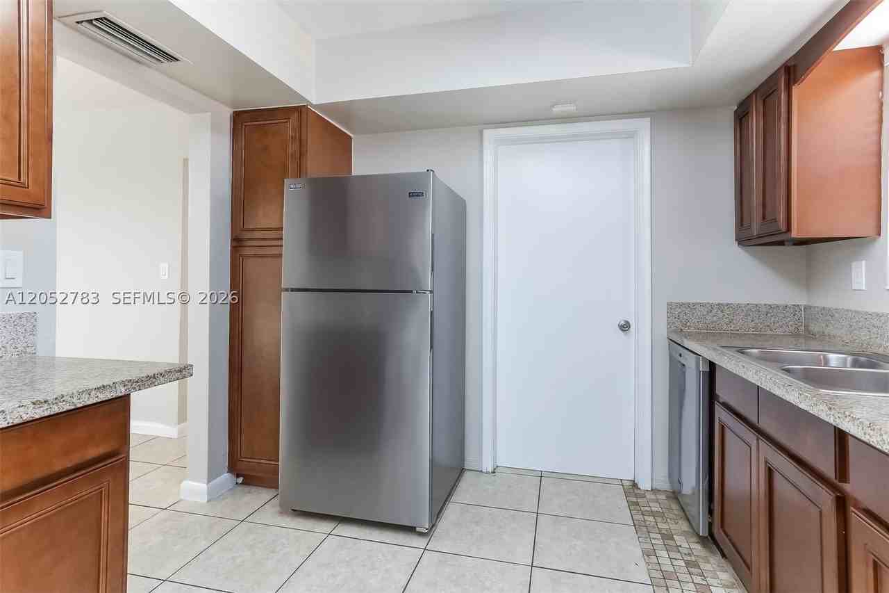 2230 Nw 42nd Ave - Photo 7 of 15