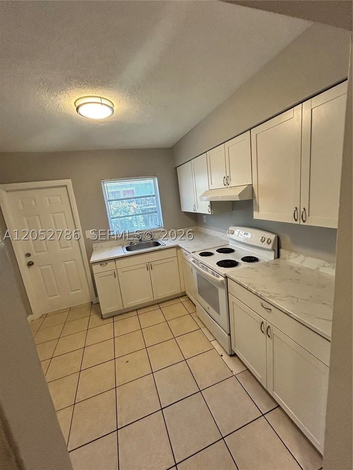 1508 Nw 8th Ave #1 - Photo 7 of 26