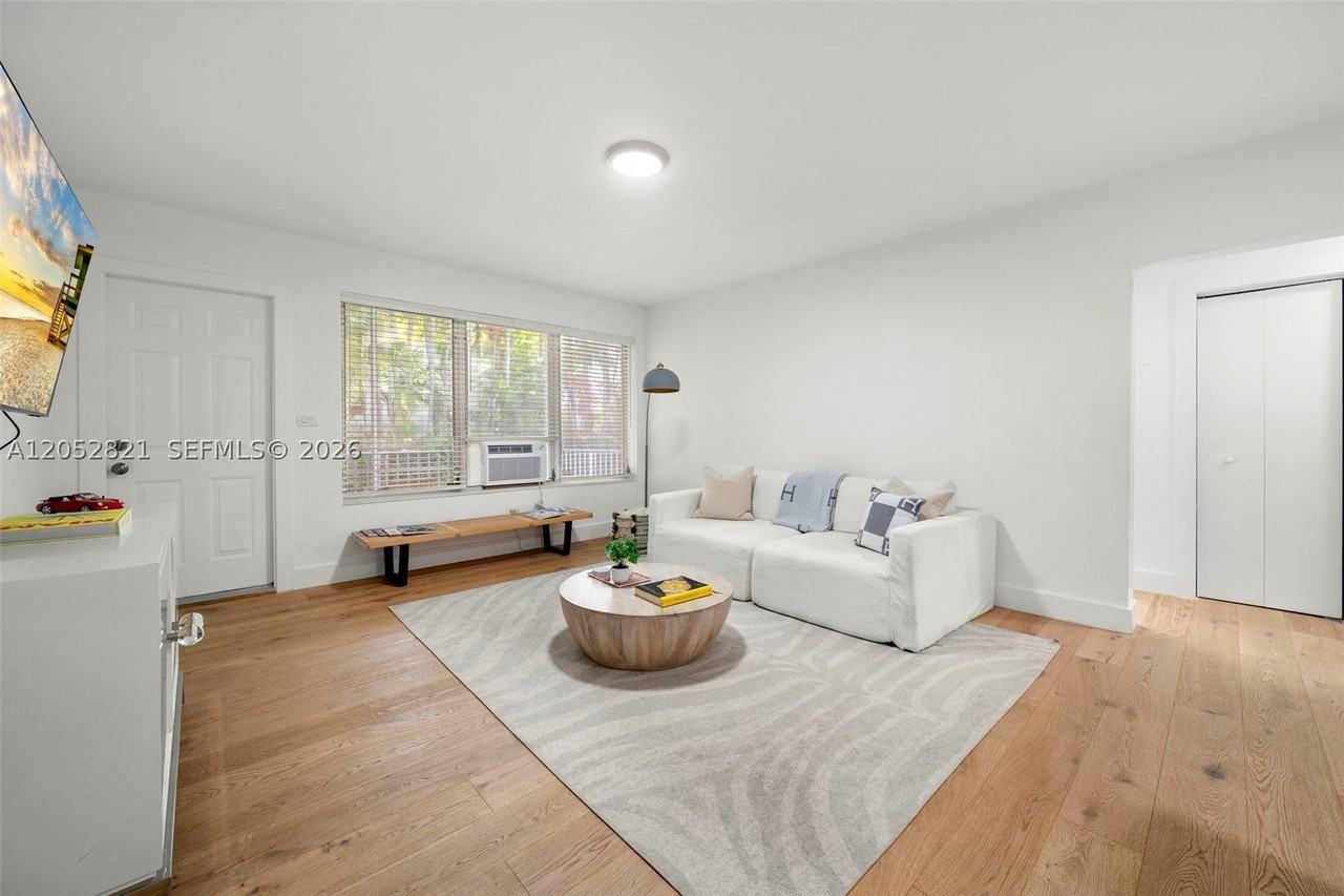 1125 99th St #9 - Photo 5 of 26