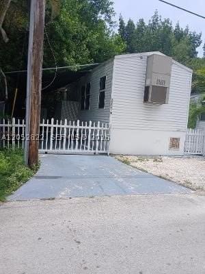 13621 Ne 25th Ave - Photo 2 of 5