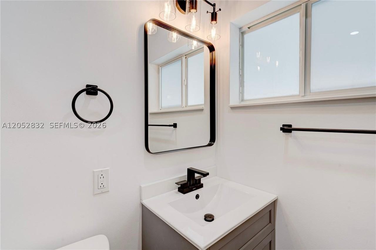 3635 Sw 88th Ct - Photo 5 of 29