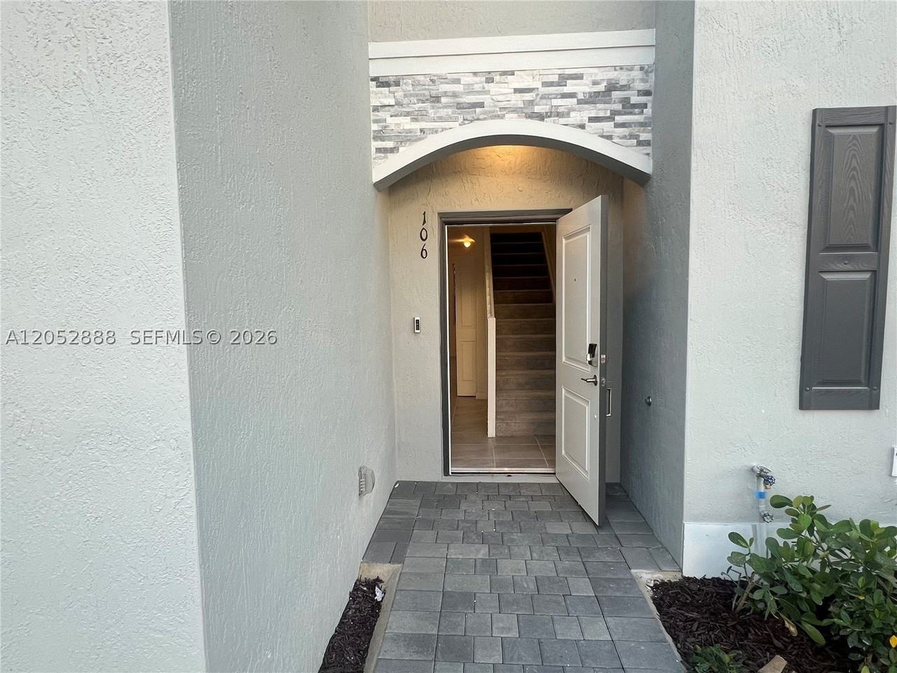 106 SE 11th CT #106 - Photo 2 of 23