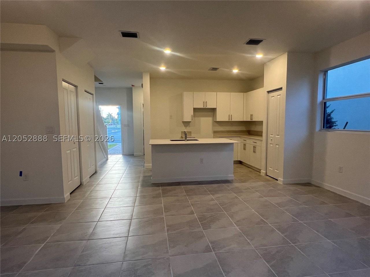 106 SE 11th CT #106 - Photo 3 of 23