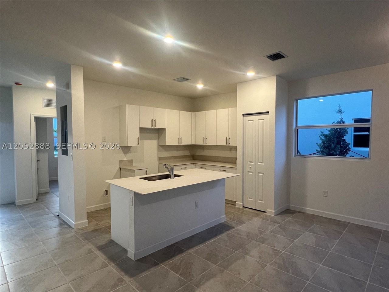 106 SE 11th CT #106 - Photo 4 of 23