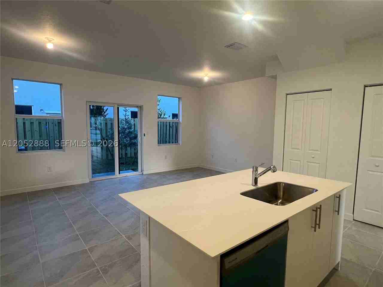106 SE 11th CT #106 - Photo 6 of 23