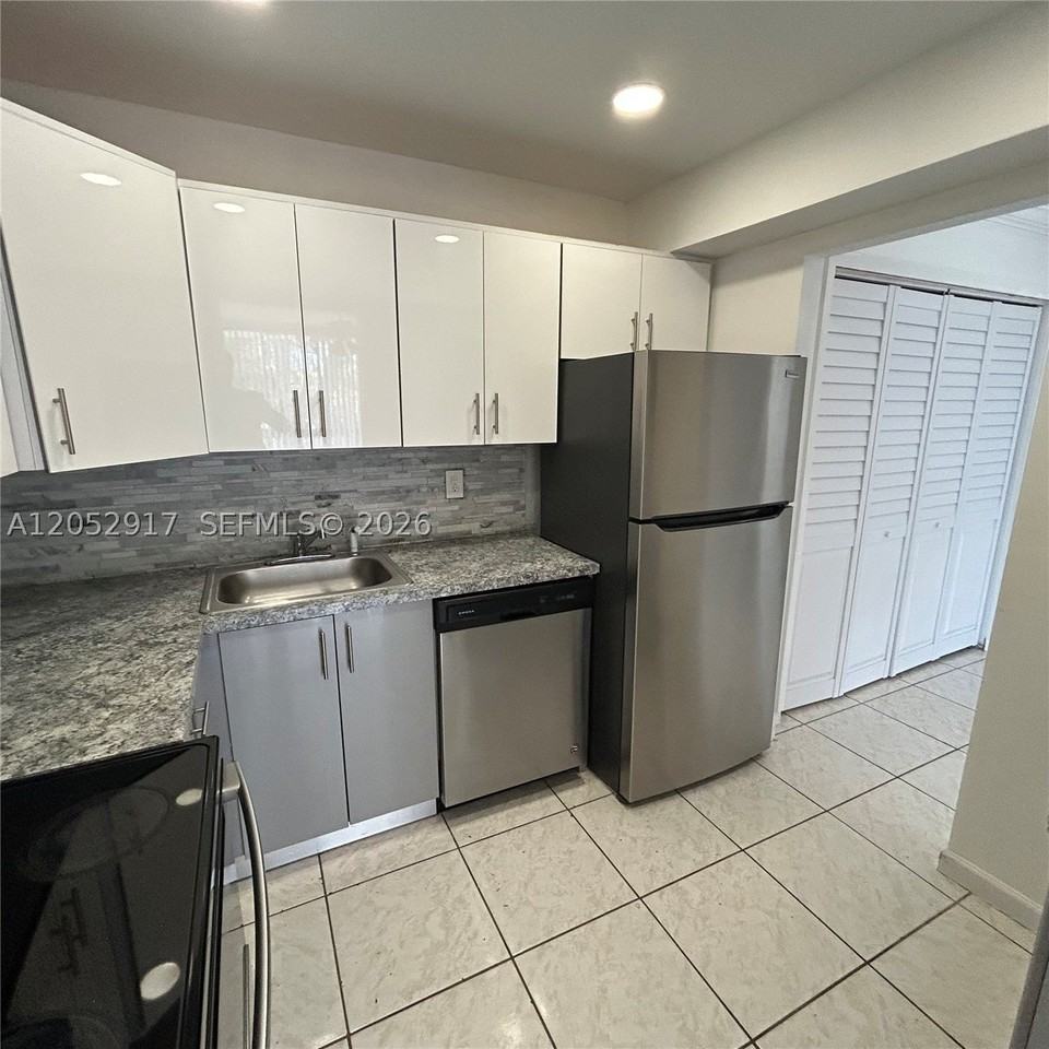 8311 Sw 142nd Ave #J202 - Photo 4 of 10