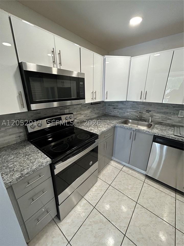 8311 Sw 142nd Ave #J202 - Photo 5 of 10