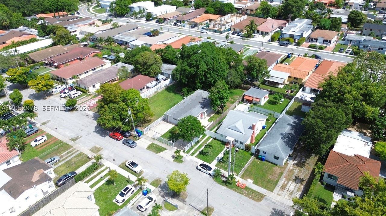 3123 Sw 25th Ter - Photo 4 of 24