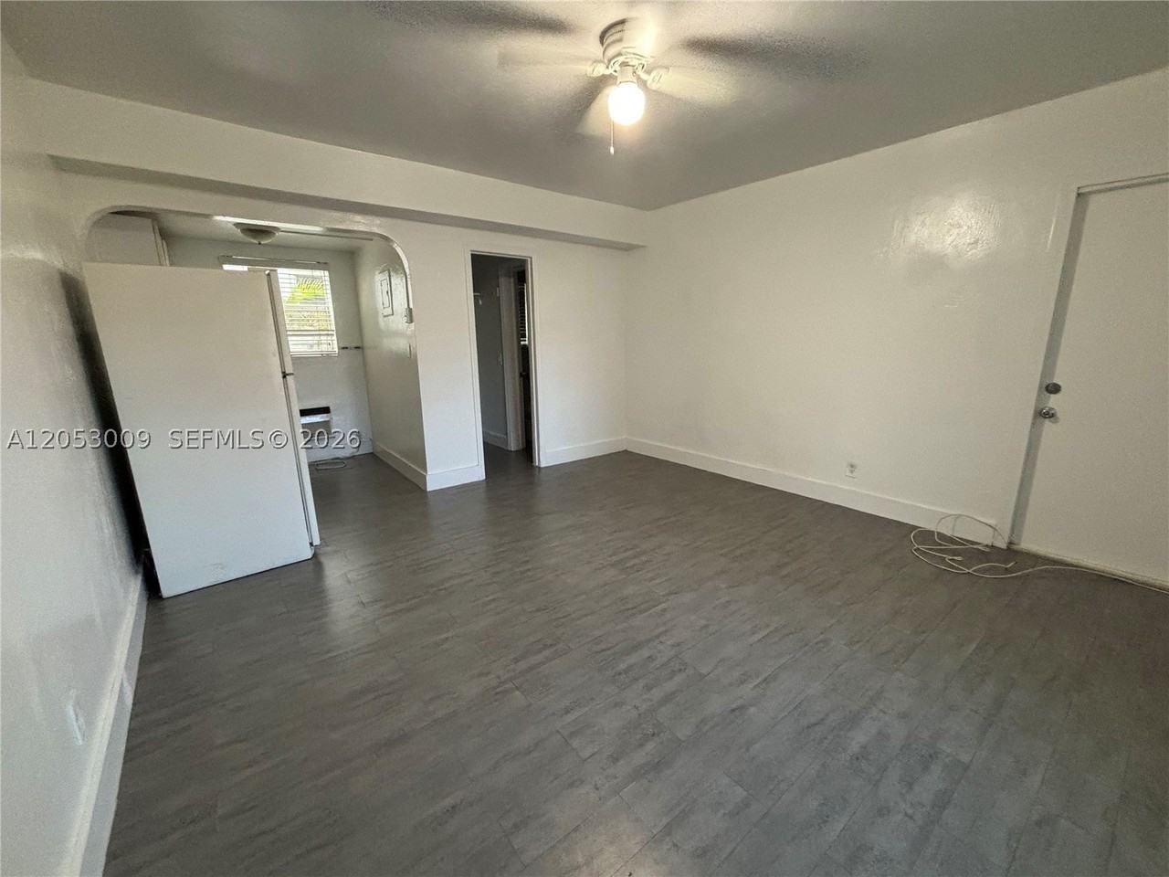 1843 Dewey St #121 - Photo 3 of 9