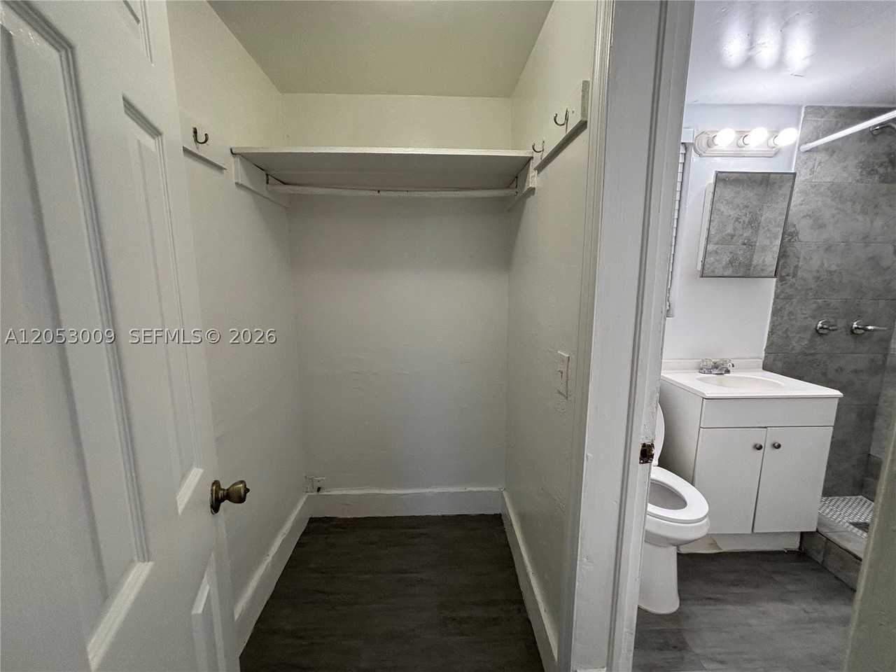 1843 Dewey St #121 - Photo 4 of 9