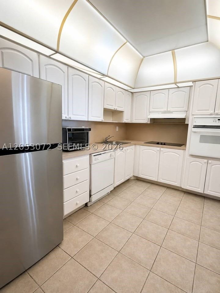 19380 Collins Ave #910 - Photo 2 of 16