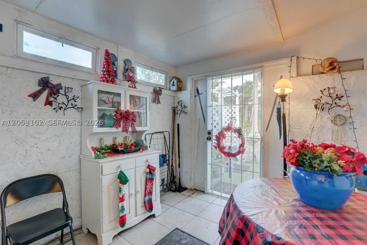 2200 Sw 42nd Way #A - Photo 3 of 12