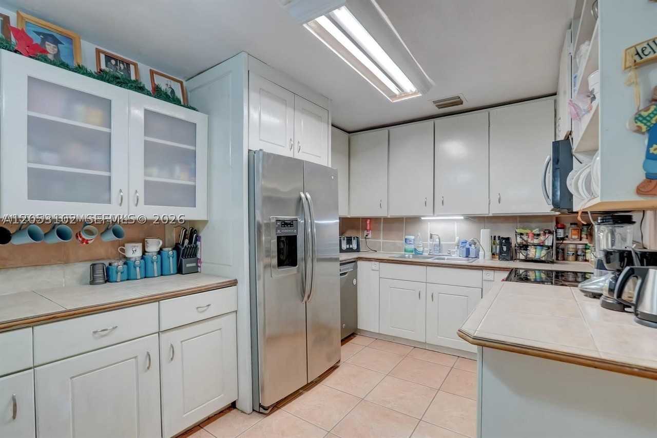 2200 Sw 42nd Way #A - Photo 5 of 12