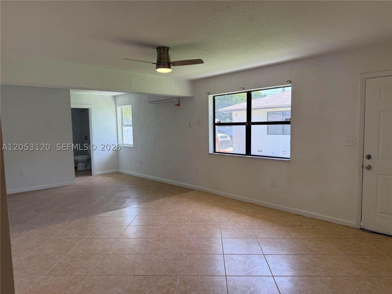 2120 Thomas St #2122 - Photo 2 of 24