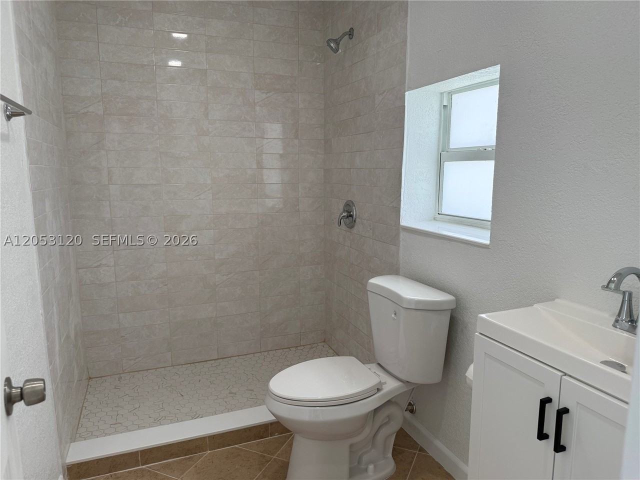 2120 Thomas St #2122 - Photo 4 of 24