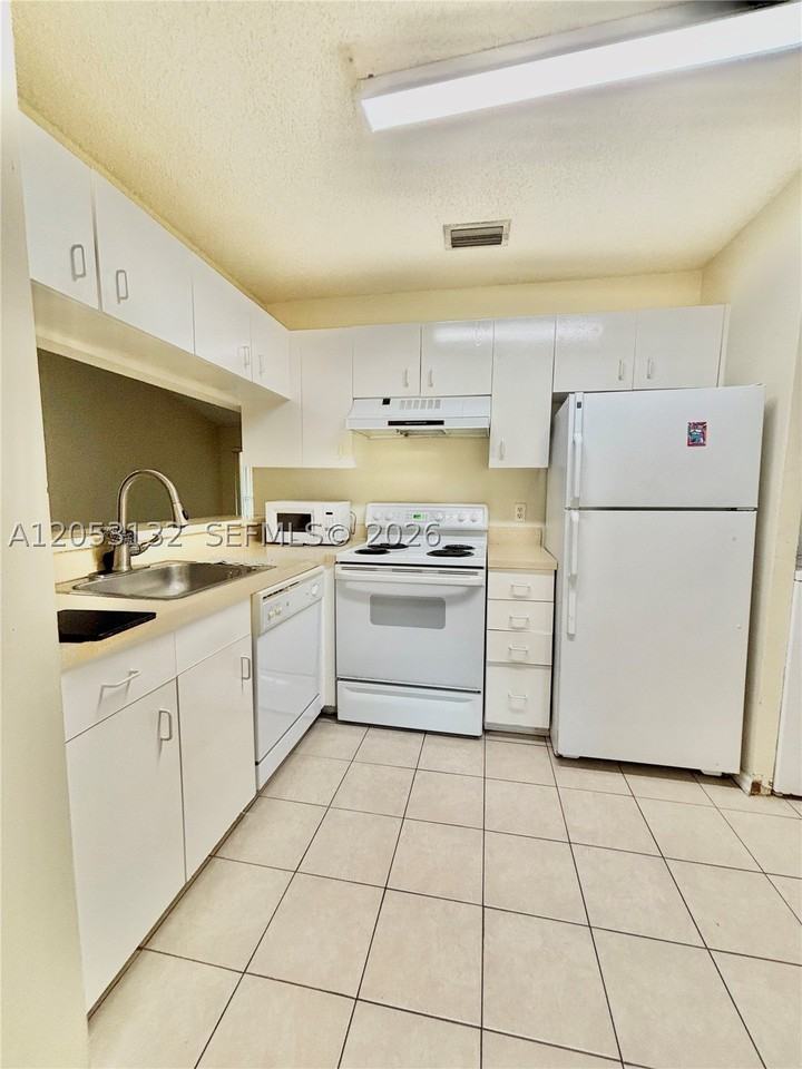1040 Coral Club Dr #1040 - Photo 6 of 15