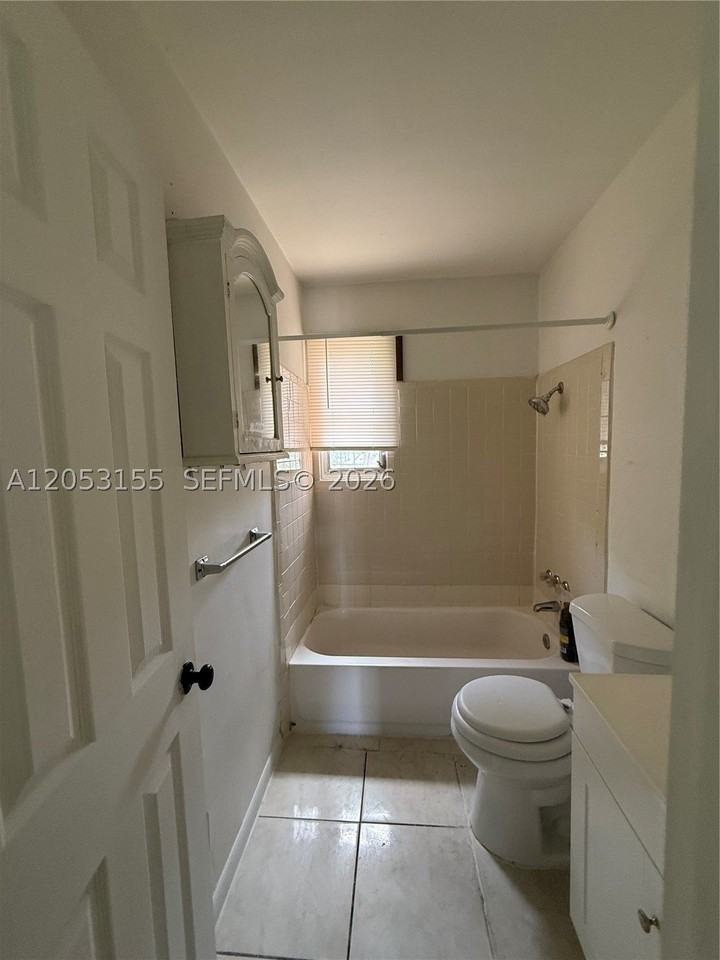 708 N 20th Ct #1-2 - Photo 5 of 10