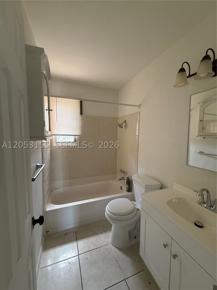 708 N 20th Ct #1-2 - Photo 6 of 10