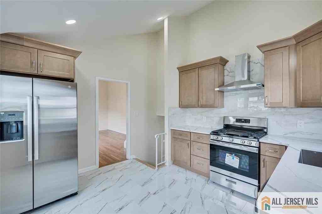42 Hyde Ave - Photo 2 of 25