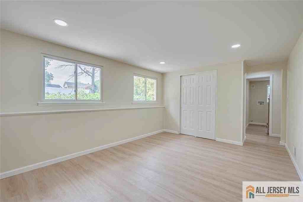 42 Hyde Ave - Photo 3 of 25
