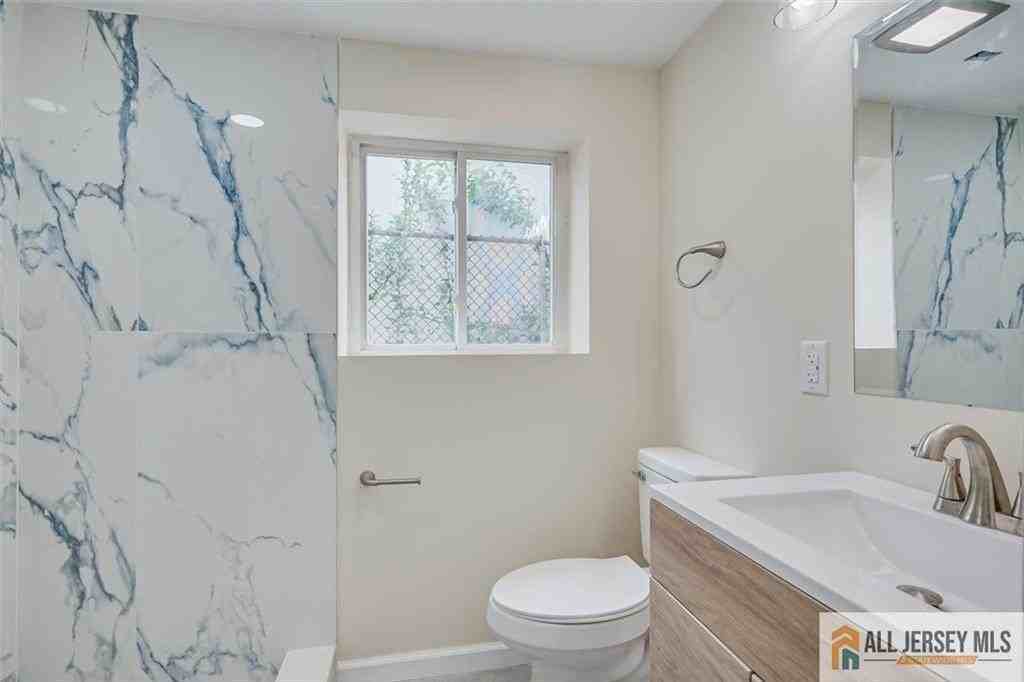 42 Hyde Ave - Photo 4 of 25