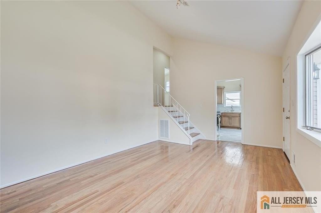 42 Hyde Ave - Photo 7 of 25