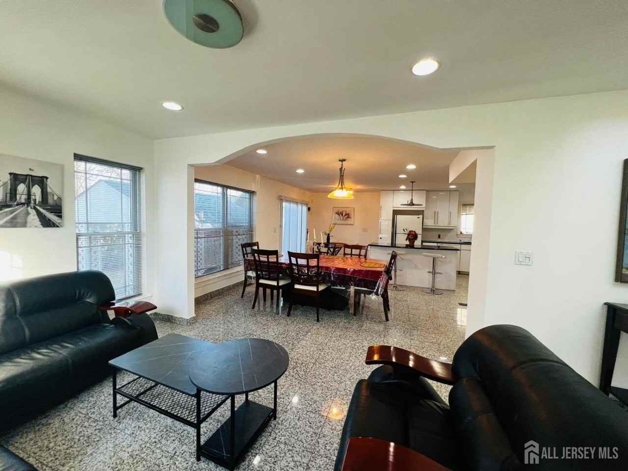 63 Jefferson Blvd - Photo 3 of 13