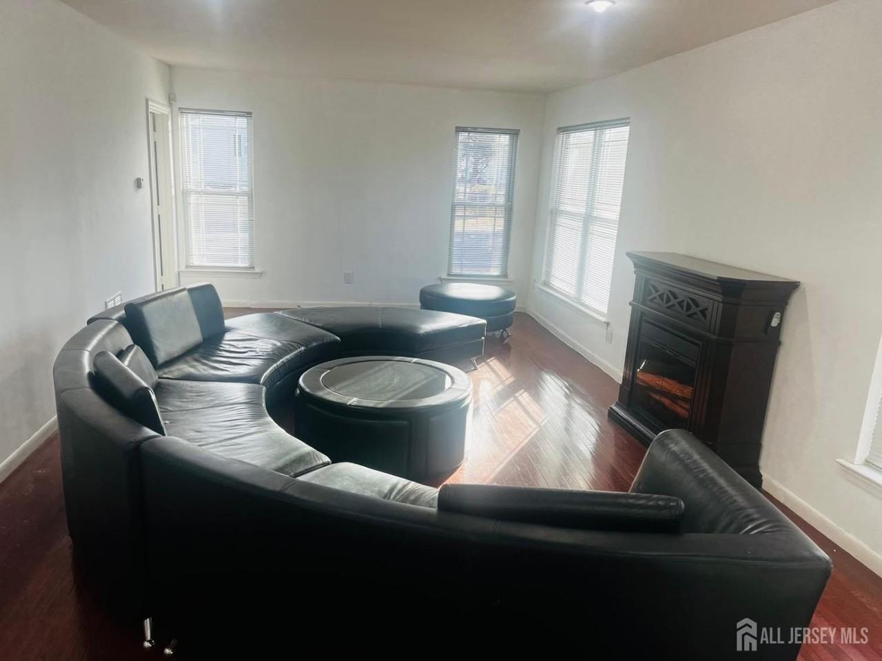 63 Jefferson Blvd - Photo 5 of 13