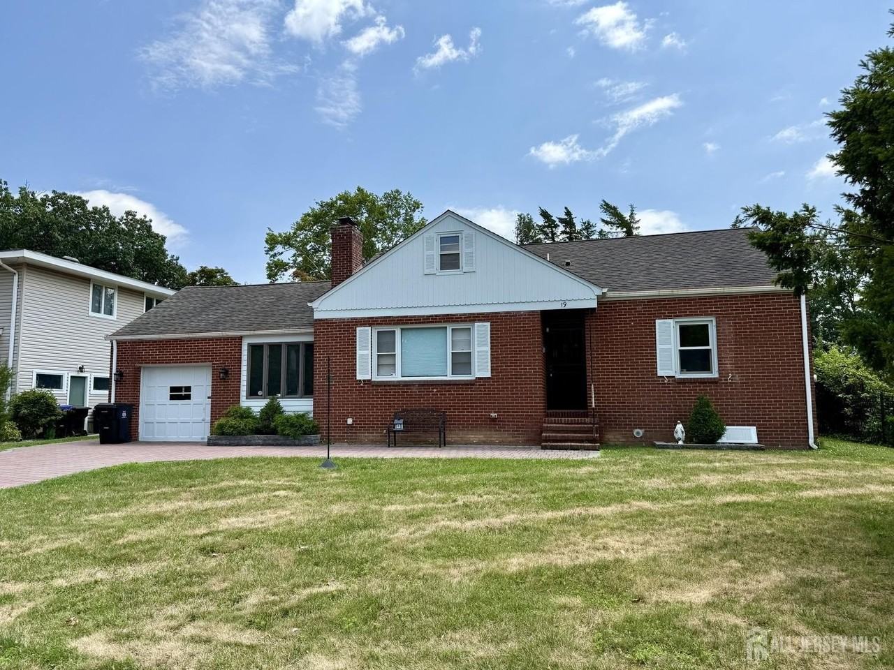 19 South Dr - Photo 2 of 33