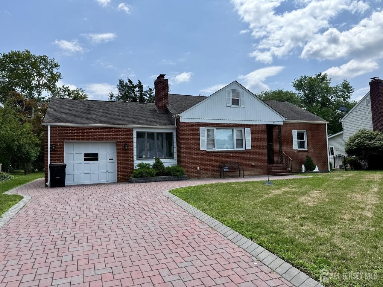 19 South Dr - Photo 3 of 33