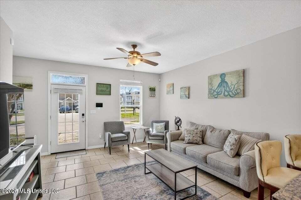 1283 Century Oaks Dr Apt B - Photo 3 of 14