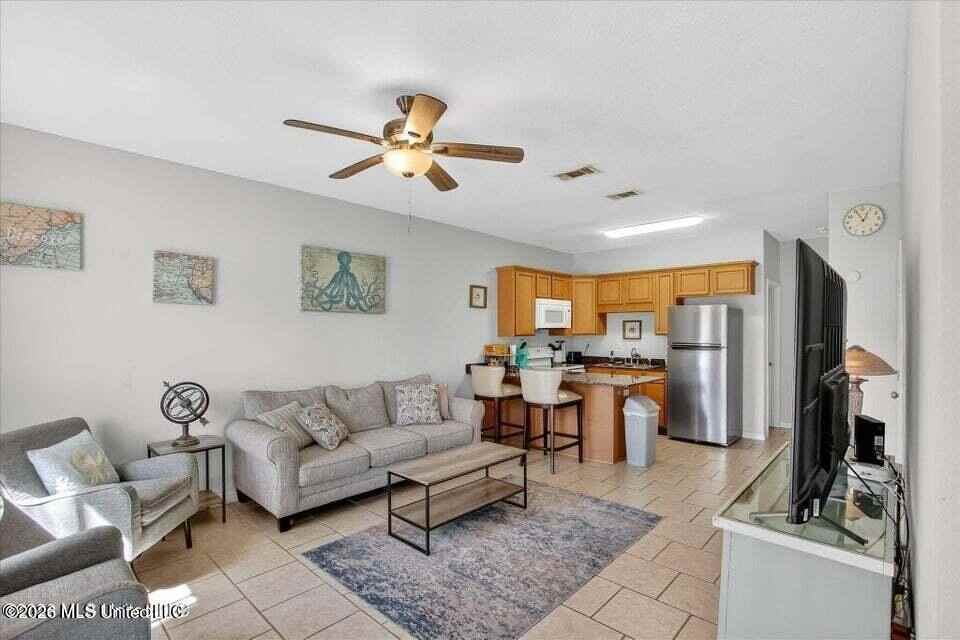 1283 Century Oaks Dr Apt B - Photo 4 of 14
