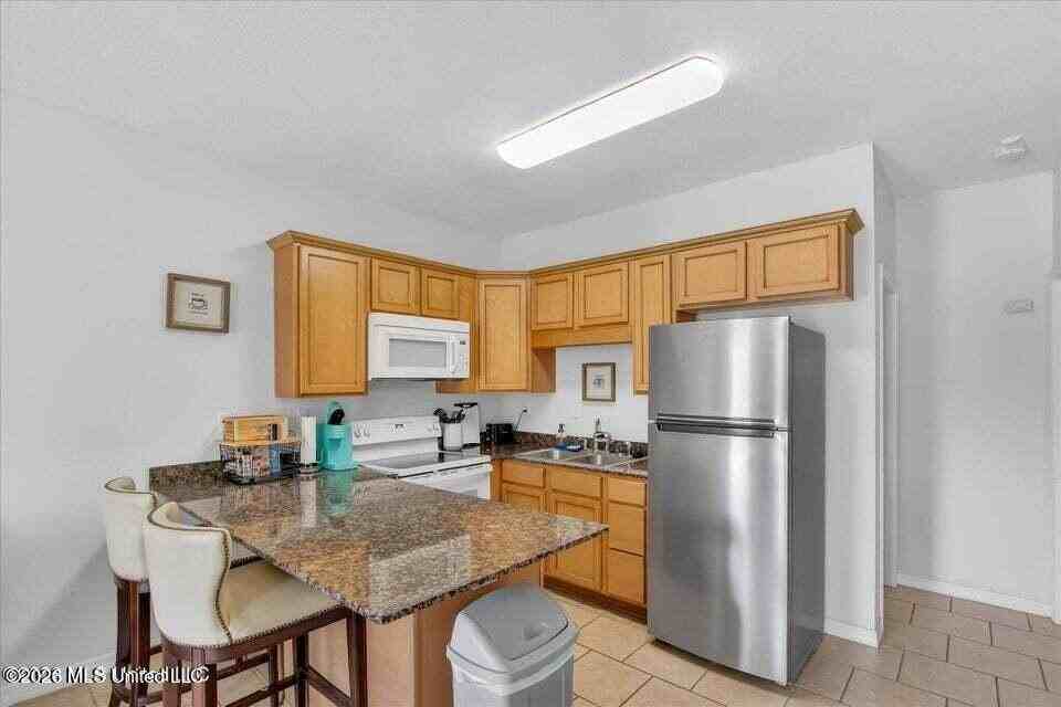 1283 Century Oaks Dr Apt B - Photo 5 of 14