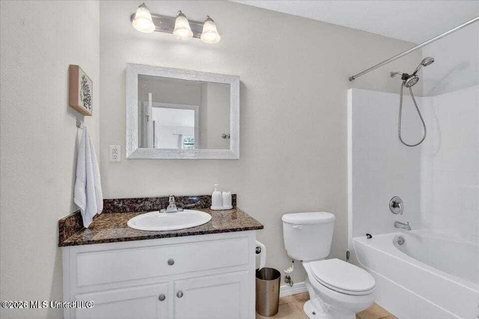 1283 Century Oaks Dr Apt B - Photo 7 of 14