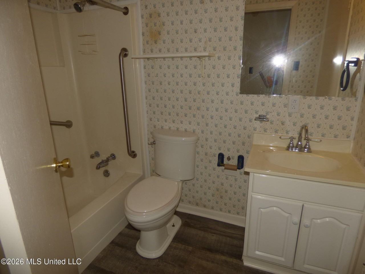 360 Wilson Dr - Photo 2 of 8