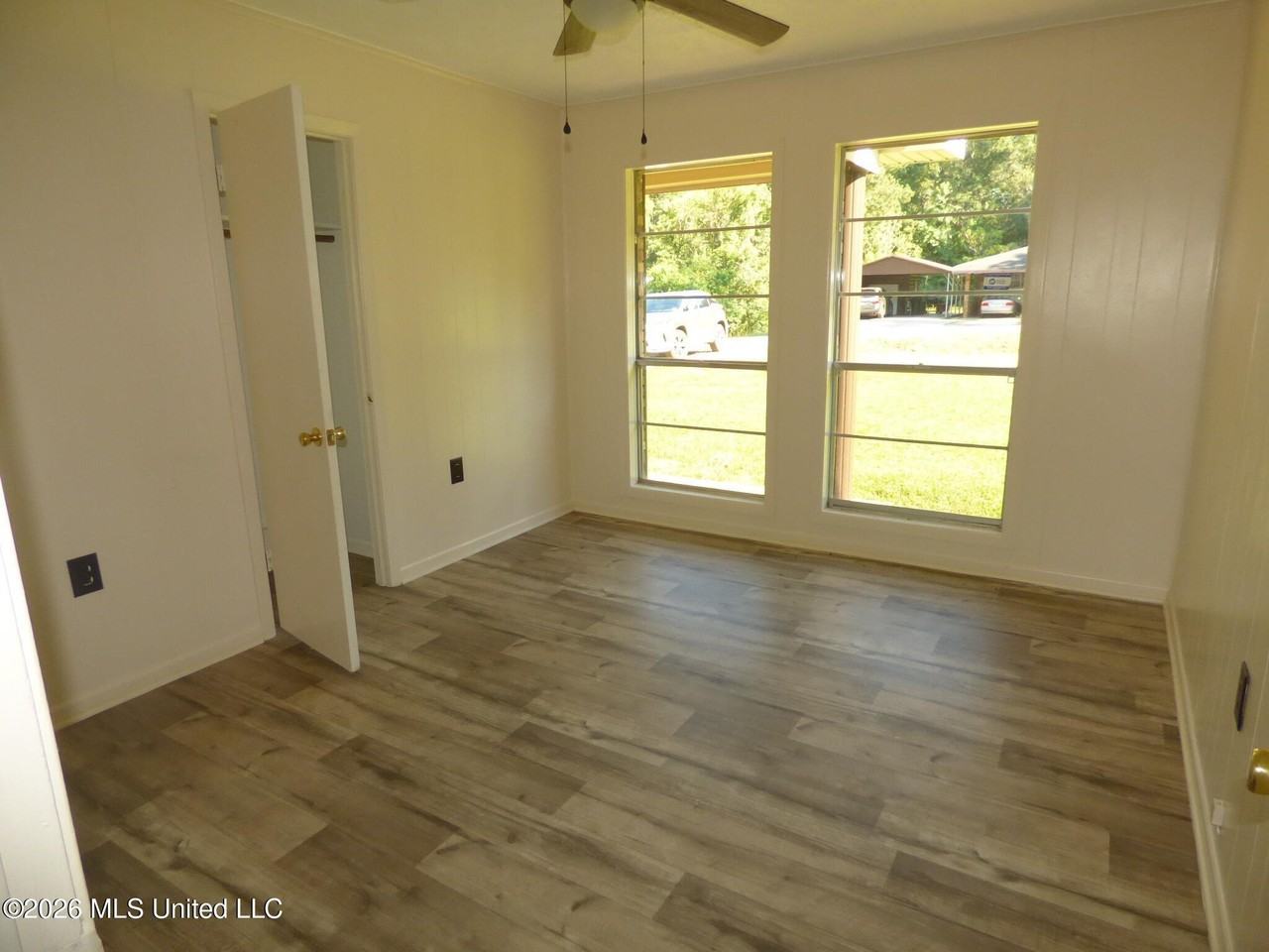 360 Wilson Dr - Photo 4 of 8