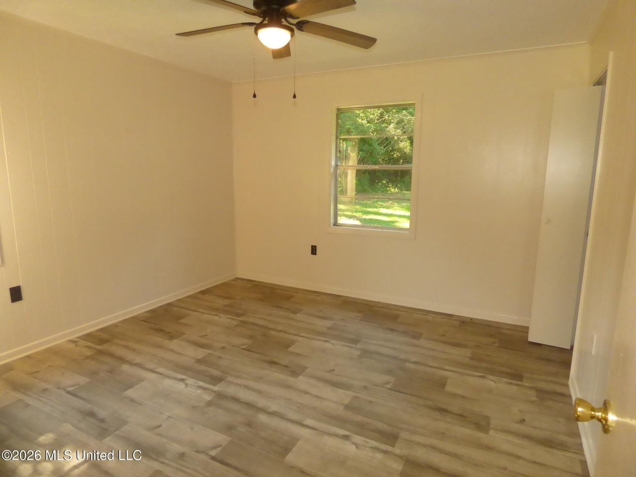 360 Wilson Dr - Photo 5 of 8