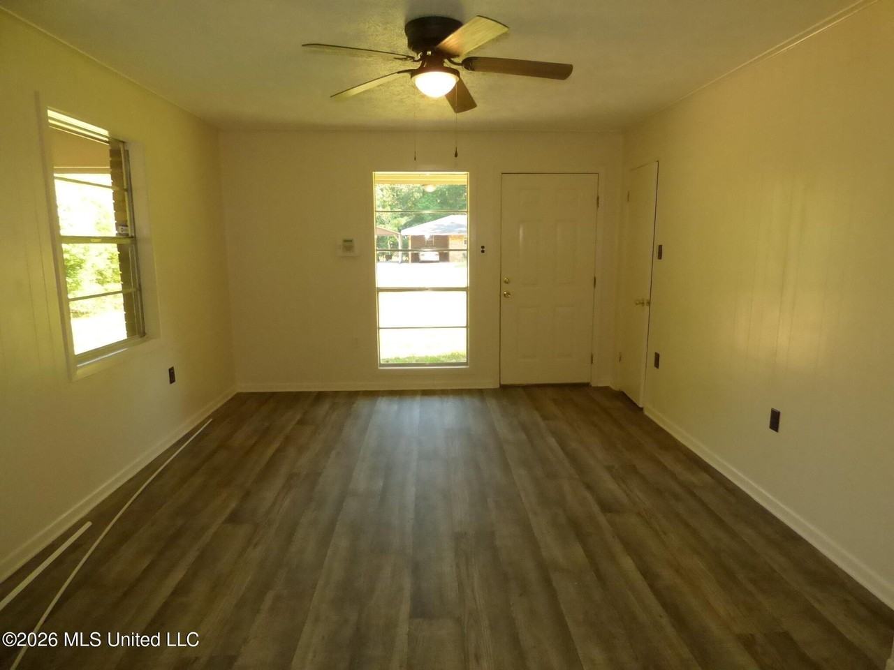 360 Wilson Dr - Photo 7 of 8